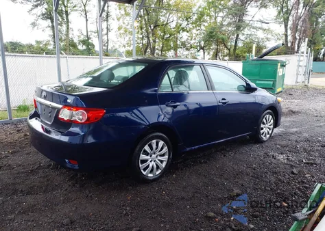 2013 Toyota Corolla Le z USA, uszkodzony, nr VIN 2T1BU4EE8DC071998
